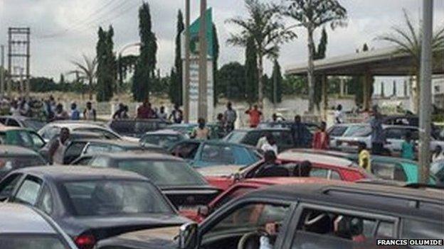 Queues at fuel stations in Abuja, Nigeria