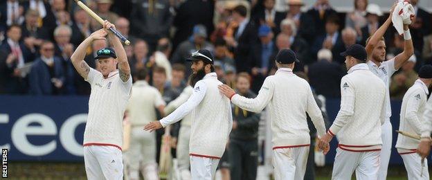 England players celebrate after beating New Zealand