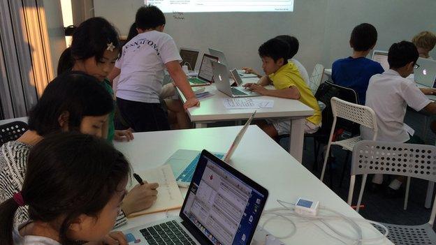 Hong Kong children learn to code after school - BBC News