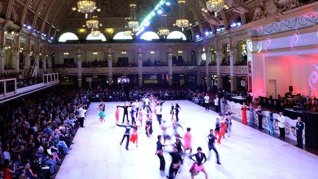 dancers at winter garden