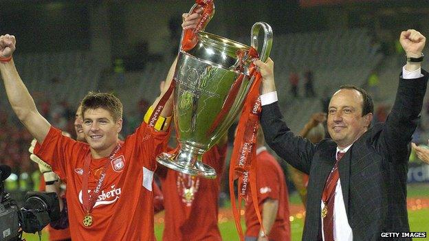 Benitez with Steven Gerrard and the Champions League trophy.