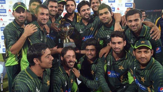 Pakistan with the Twenty20 series trophy