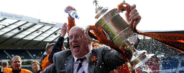 Peter Houston lifts the Scottish Cup in 2010