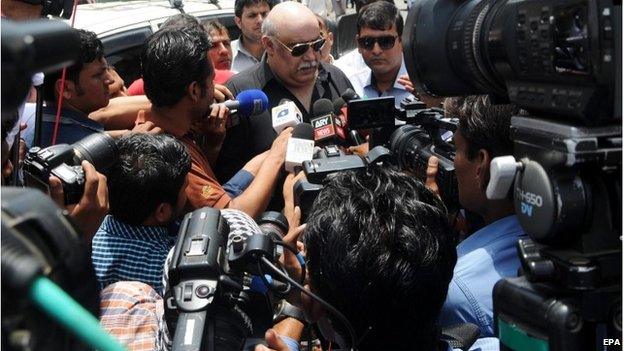 Kamran Attaullah (C), deputy director of Federal Investigation Agency (FIA), talks with journalists