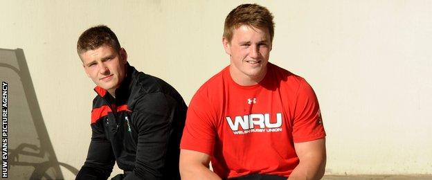 Scott Williams (L) and Jonathan Davies (R) are former Scarlets team-mates