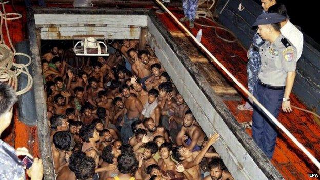 Myanmar police officers on a fishing boat with Rohingya migrants (22 May 2015)