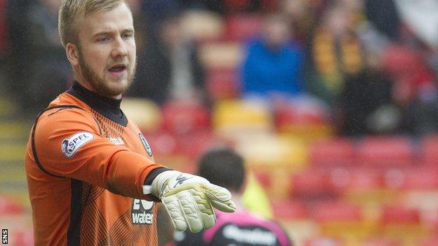 Scott Fox in action for Partick Thistle