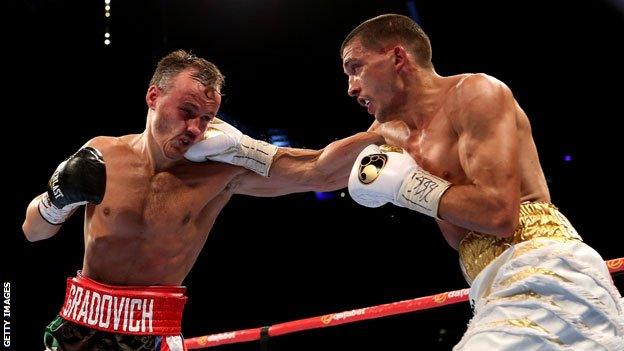 Lee Selby (R) beats Evgeny Gradovich (L)