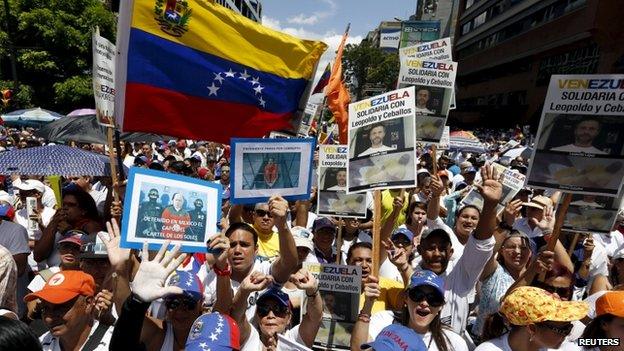 Opposition supporters shout during a rally against Venezuela's President Nicolas Maduro's government and in support of the political leaders in prison, in Caracas May 30, 2015.