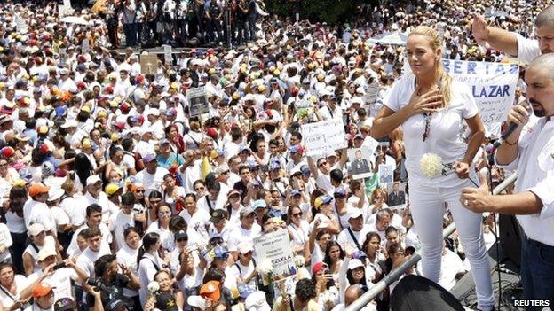 Lilian Tintori, wife of Venezuelan opposition leader Leopoldo Lopez, greets supporters during a rally against Venezuela"s President Nicolas Maduro"s government and in support of the political leaders in prison, in Caracas May 30, 2015.