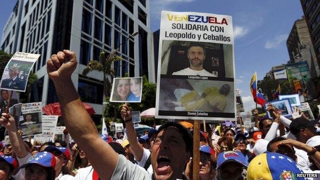 Opposition supporters shout during a rally against Venezuela"s President Nicolas Maduro"s government and in support of the political leaders in prison, in Caracas May 30, 2015.