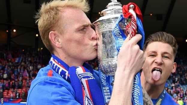 Carl Tremarco kisses the Scottish Cup