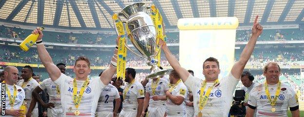 David Strettle and Richard Wigglesworth lift the Premiership trophy