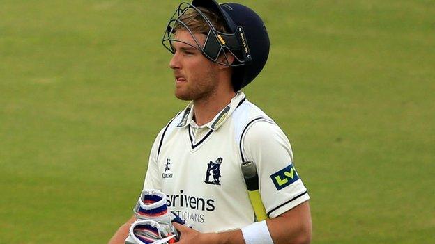 Warwickshire's Laurie Evans