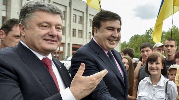 Ukrainian President Petro Poroshenko (L) and governor of Odessa region Mikheil Saakashvili (C) 30 May