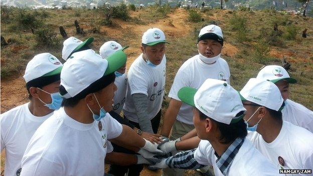 The volunteers trained for a week before trying to break the record