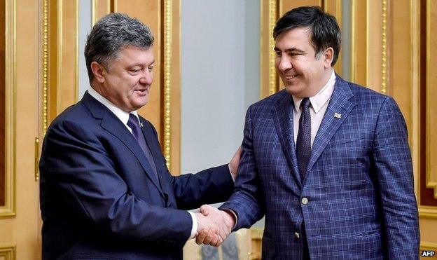 Ukrainian President Petro Poroshenko (left) meets Mikheil Saakashvili (right) in Kiev - 1 June