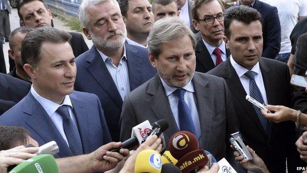 European Commissioner for European Neighbourhood Policy Johannes Hahn (centre), accompanied by the Macedonian Prime Minister Nikola Gruevski (left) and opposition leader Zoran Zaev (right), address the media