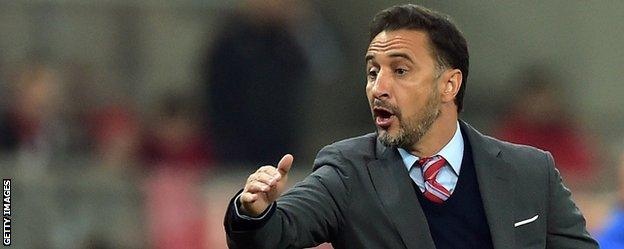 Olympiacos coach Vitor Pereira