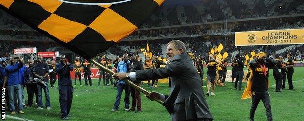 Stuart Baxter celebrates with Kaizer Chiefs