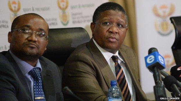 Director General Alec Moemi (L) and Sport and Recreation Minister Fikile Mbalula (R) at a press conference in Johannesburg, 3 June 2015