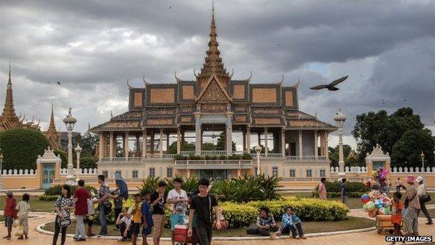 A group of Cambodian street vendors sell their goods to tourists and local people in front of the Royal Palace on August 13, 2014 in Phnom Penh, Cambodia