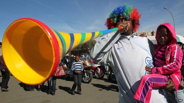 A soccer fan blows a vuvuzela in Kimberley, South Africa (5 June 2010)