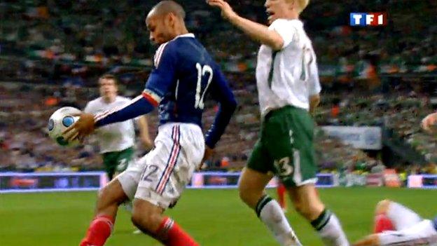 Thierry Henry handball