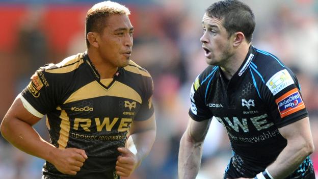 Jerry Collins (L) and Shane Williams (R) played together at Ospreys