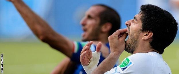 Giorgio Chiellini and Luis Suarez (right)