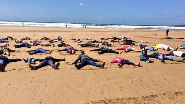 Sand angels