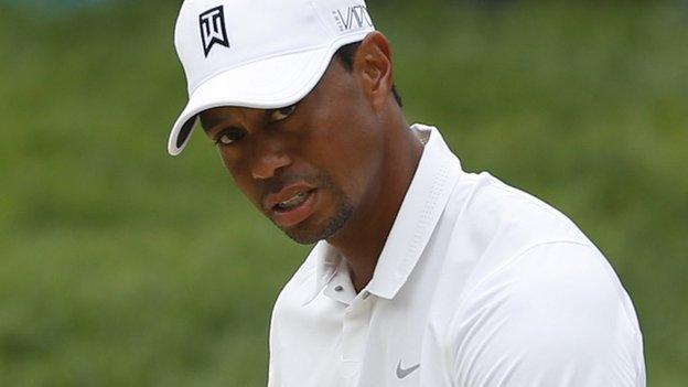 A disconsolate Tiger Woods in third round action