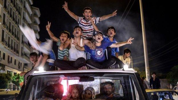 Young HDP supporters celebrate in Diyarbakir (7 June)