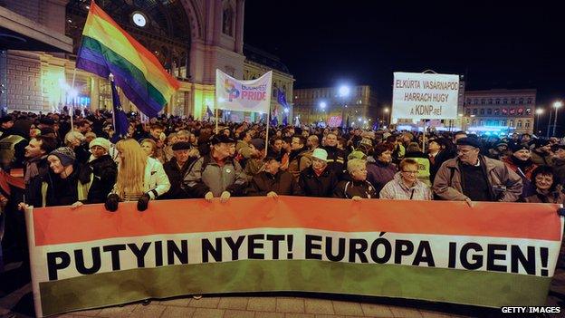 Anti-Putin protesters in Budapest (Feb 2015)