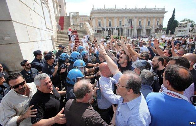 Five Star protesters on Rome's Capitoline Hill