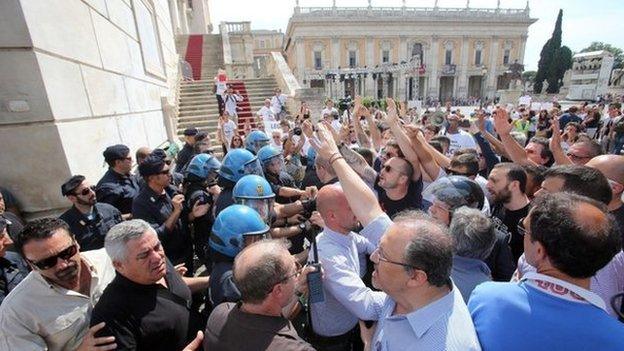 Five Star protesters on Rome's Capitoline Hill