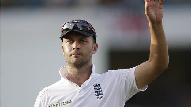 Jonathan Trott waves goodbye to Test cricket, Bridgetown, May 2015