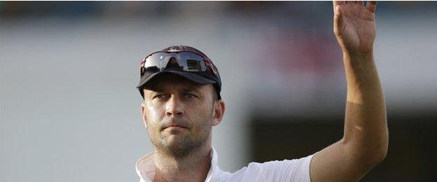 Jonathan Trott waves goodbye to Test cricket, Bridgetown, May 2015