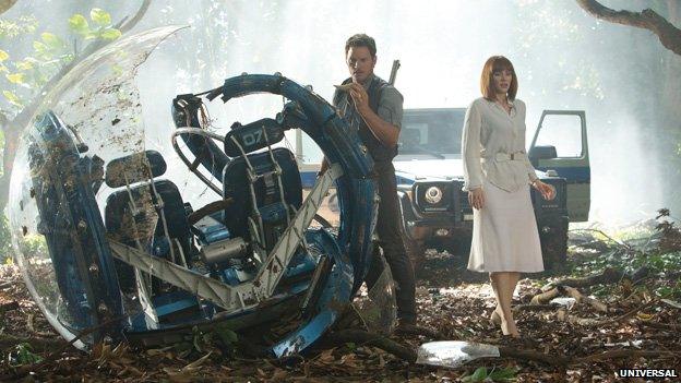 Chris Pratt and Bryce Dallas Howard in Jurassic World