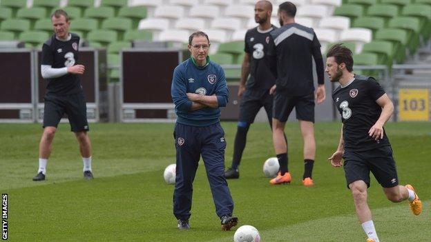 Manager Martin O'Neill and his Republic of Ireland players in training