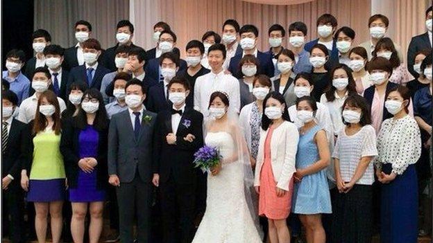 Picture of a wedding party in Seoul wearing face masks on 7 June 2015