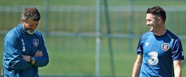 Roy Keane and Robbie Keane exchanges smiles during Republic training on Thursday