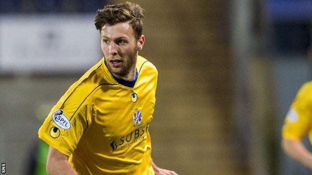 Lewis Toshney in action for Cowdenbeath