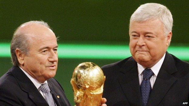 Fifa President Sepp Blatter is handed the world cup trophy by Brazilian Soccer Confederation President Ricardo Teixeira (right) in Leipzig, during the final draw ceremony of the 2006 World Cup (09 December 2005)