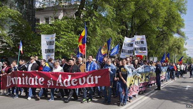 Protest over banking scandal, Chisinau, 3 May 15