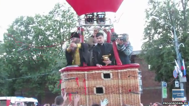 Metropolitan Bishop Giorgy taking off in the hot air balloon