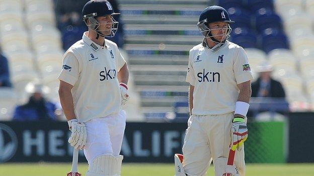 Jonathan Trott and Ian Bell