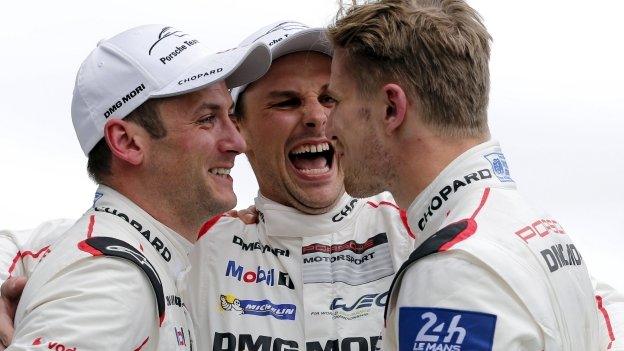 Niko Hulkenberg (r), Nick Tandy (l) and Earl Bamber