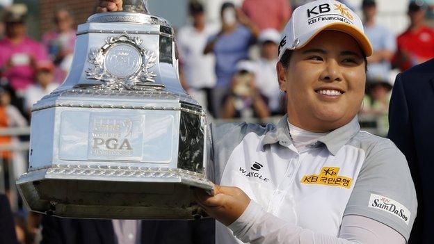 Inbee Park lifts the trophy