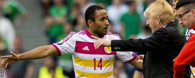 Ikechi Anya and Gordon Strachan discuss tactics in Dublin